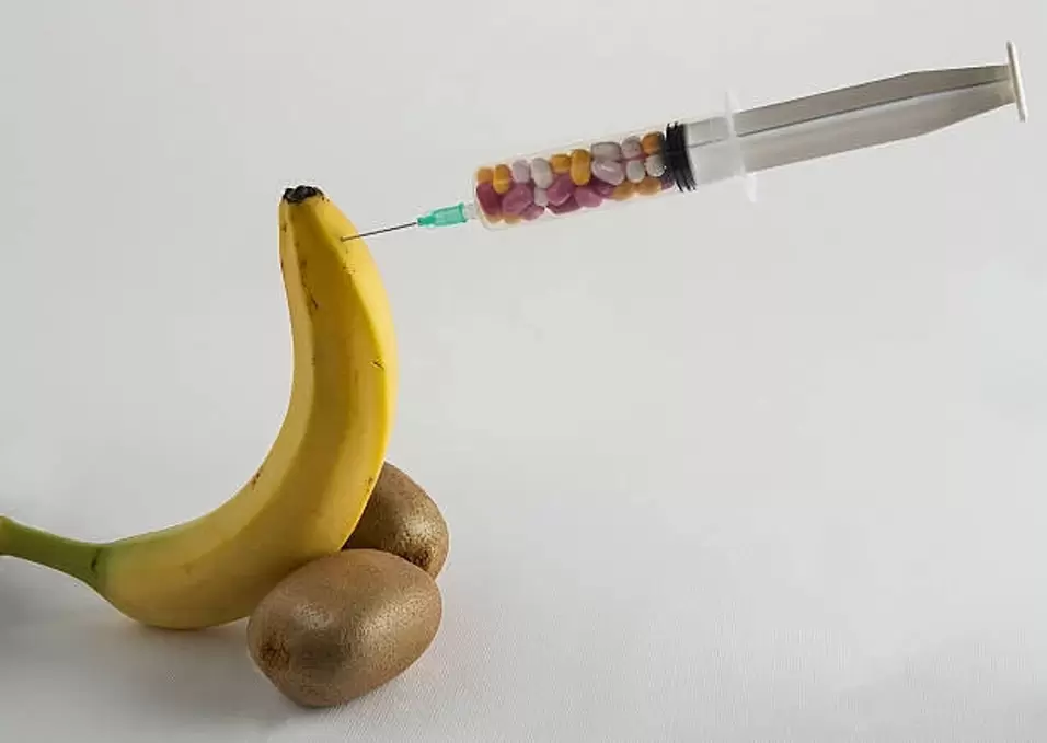 agrandamiento del pene inyectable usando el ejemplo de un plátano