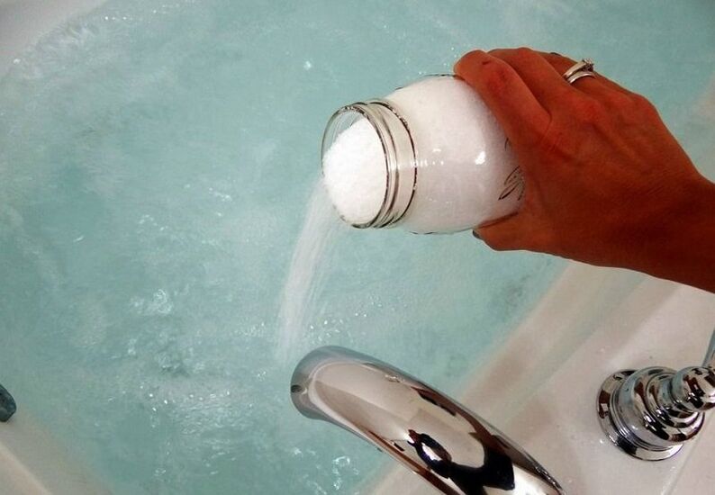 Baño de soda para agrandar el pene
